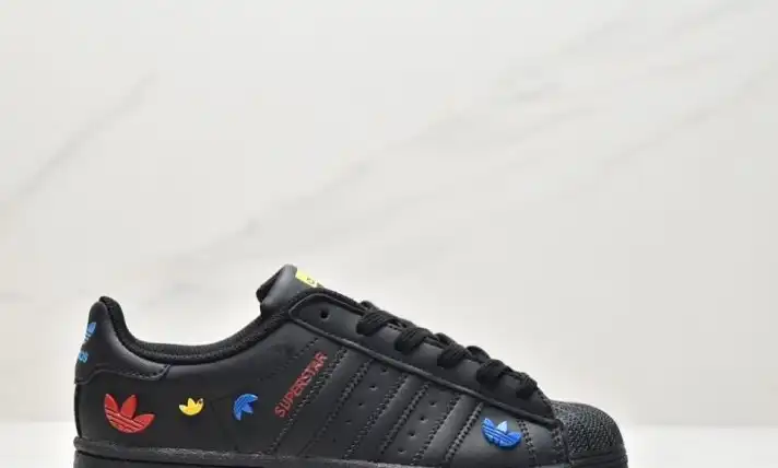 hype Adidas Sneakers