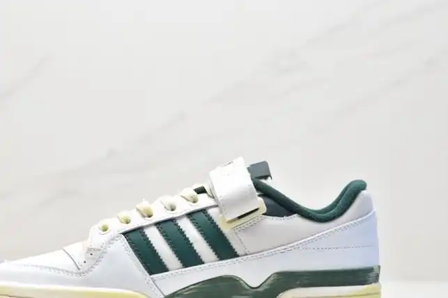 hype Adidas Sneakers