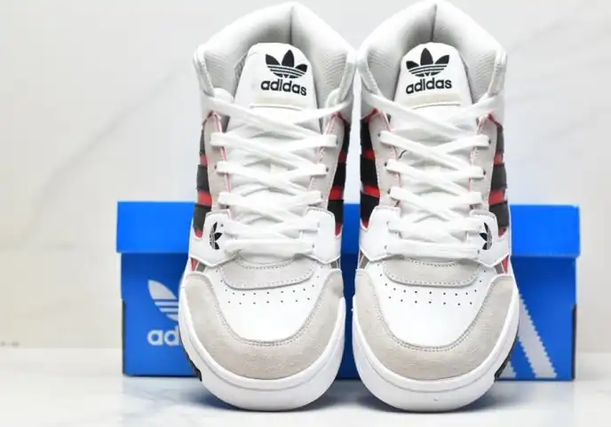 hype Adidas Sneakers