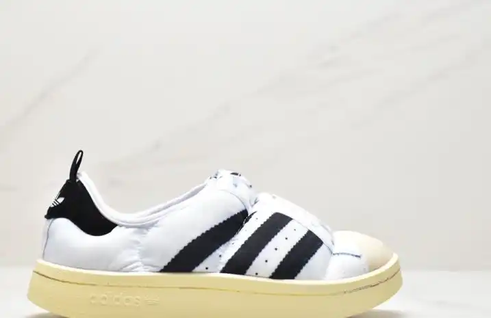 hype Adidas Sneakers