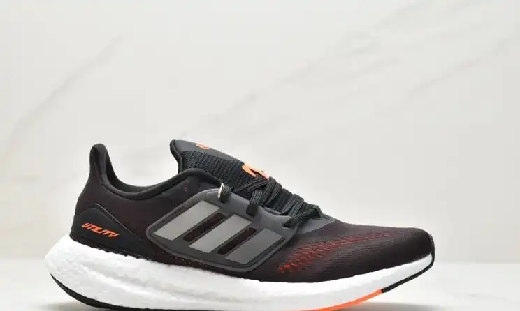 hype Adidas Sneakers