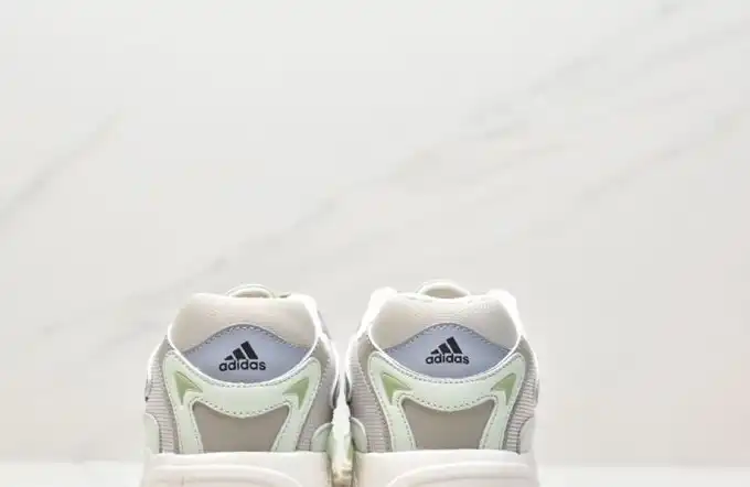 hype Adidas Sneakers