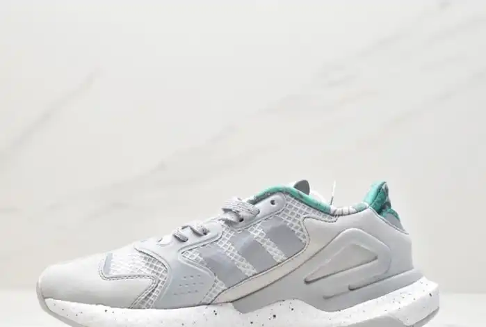 hype Adidas Sneakers