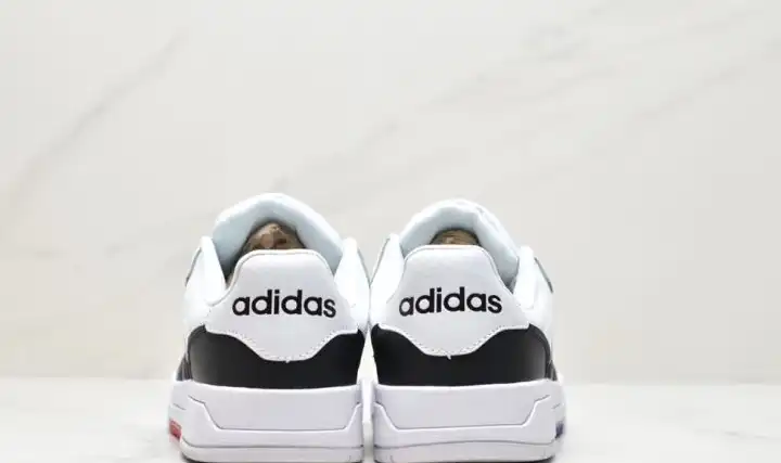 hype Adidas Sneakers