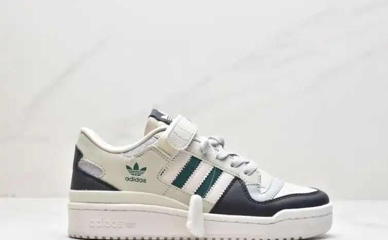 hype Adidas Sneakers