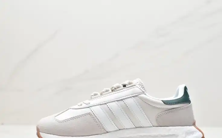 hype Adidas Sneakers