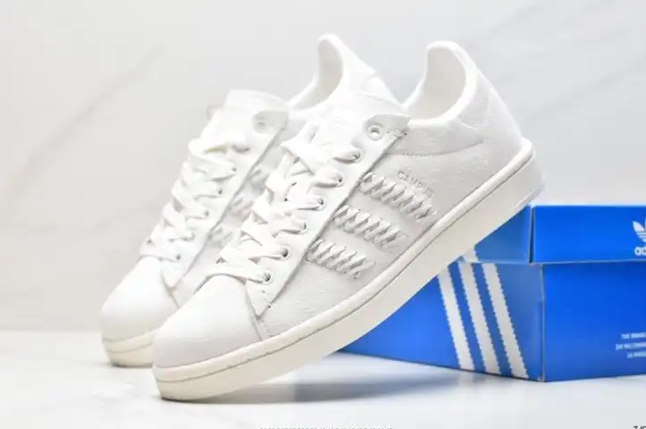 hype Adidas Sneakers