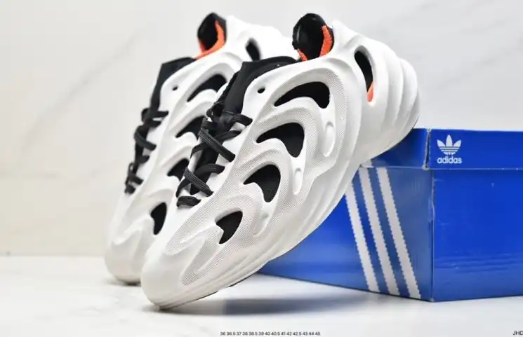 hype Adidas Sneakers