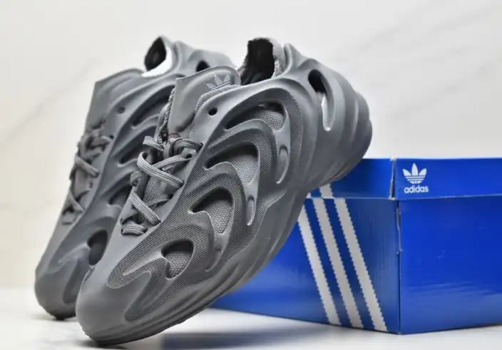 hype Adidas Sneakers