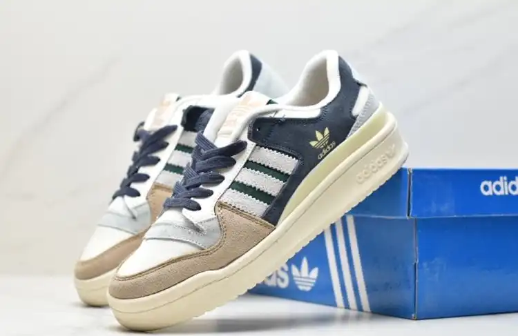 hype Adidas Sneakers