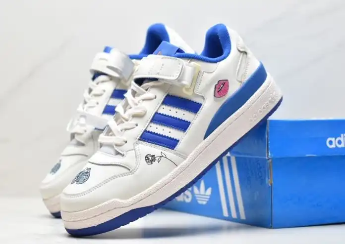 hype Adidas Sneakers