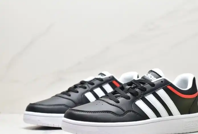 hype Adidas Sneakers