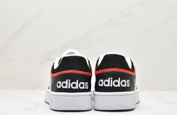 hype Adidas Sneakers