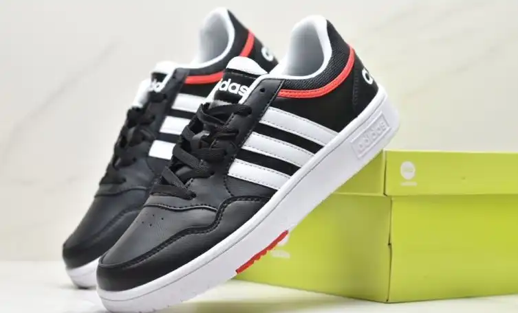 hype Adidas Sneakers