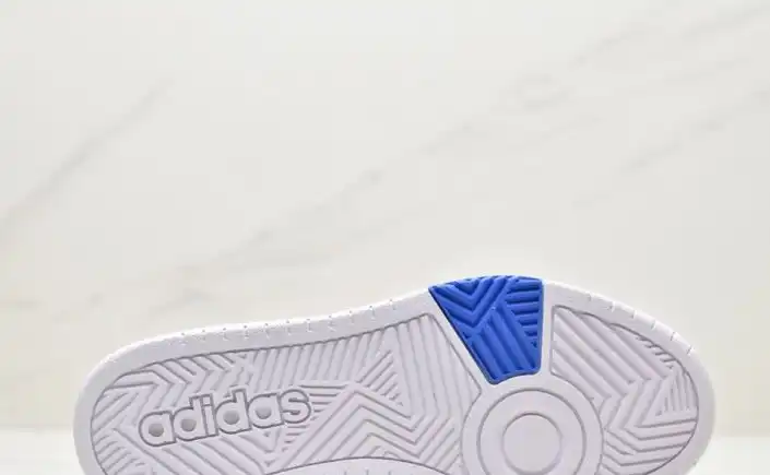 hype Adidas Sneakers