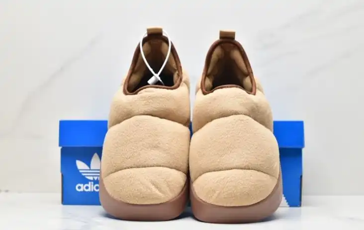 hype Adidas Sneakers