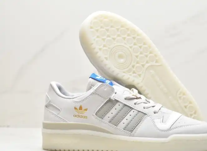 hype Adidas Sneakers