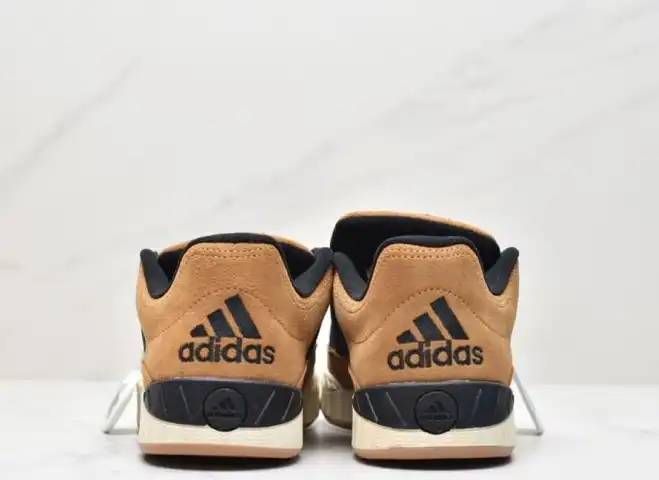 hype Adidas Sneakers