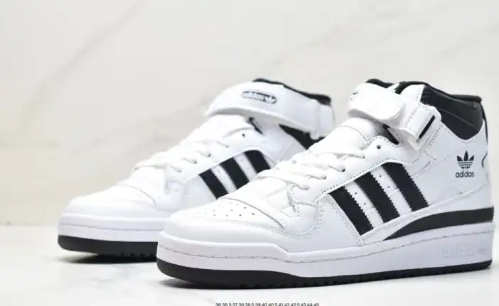 hype Adidas Sneakers