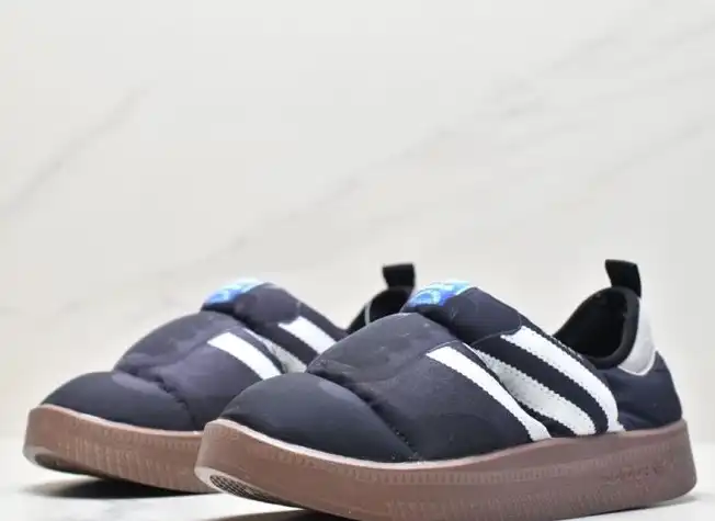 hype Adidas Sneakers