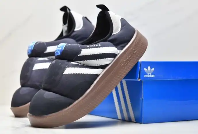 hype Adidas Sneakers