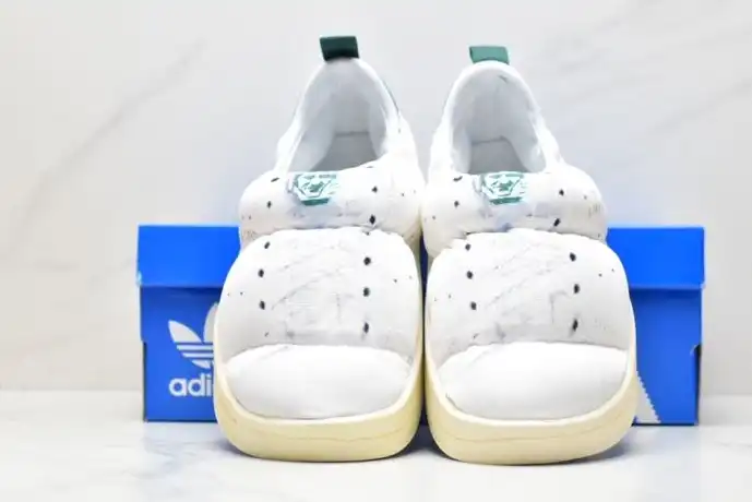 hype Adidas Sneakers