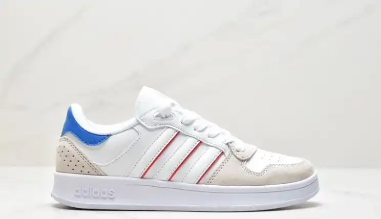 hype Adidas Sneakers