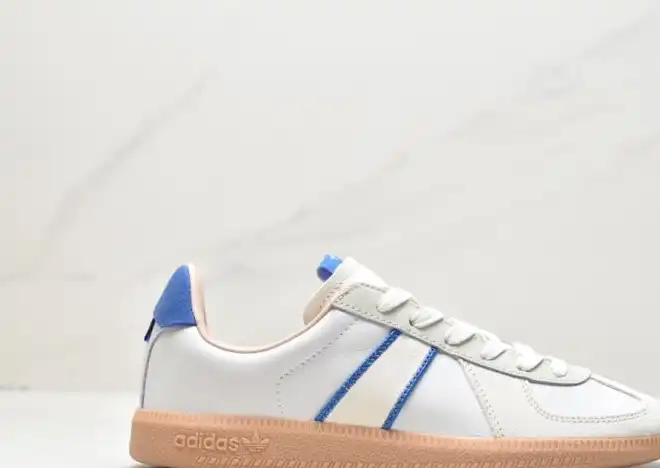 hype Adidas Sneakers