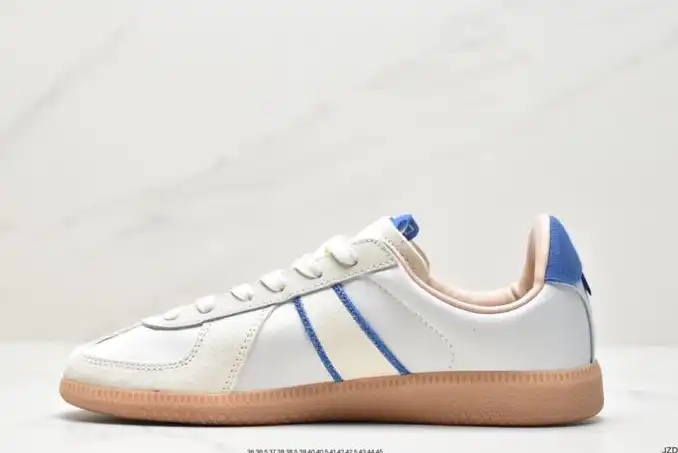 hype Adidas Sneakers