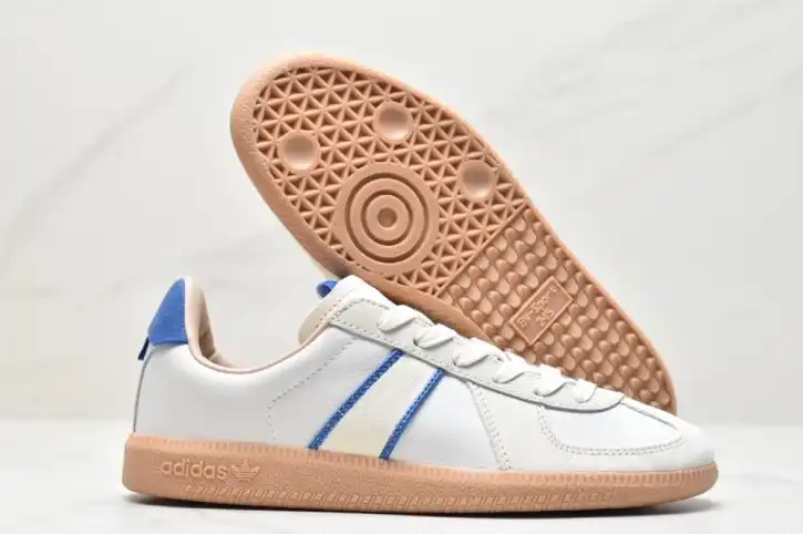 hype Adidas Sneakers