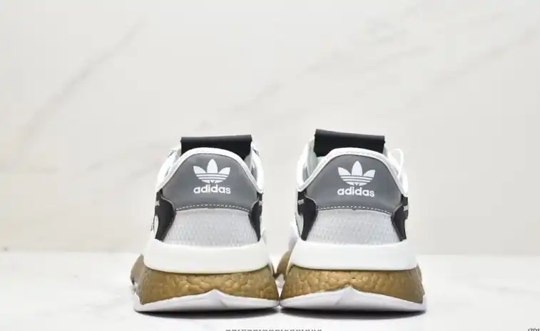 hype Adidas Sneakers