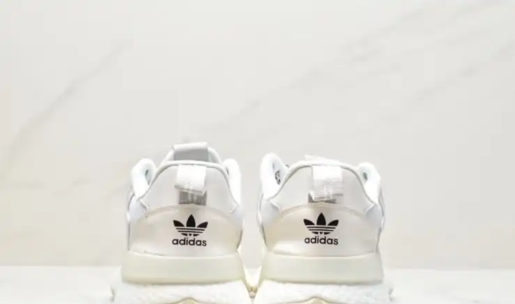 hype Adidas Sneakers