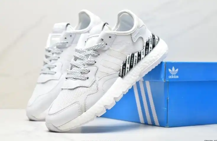 hype Adidas Sneakers