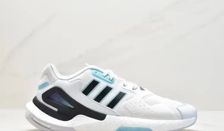 hype Adidas Sneakers