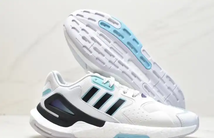 hype Adidas Sneakers