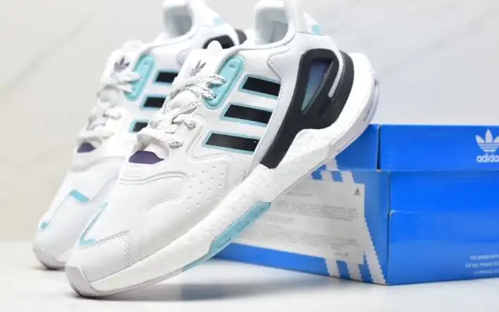 hype Adidas Sneakers