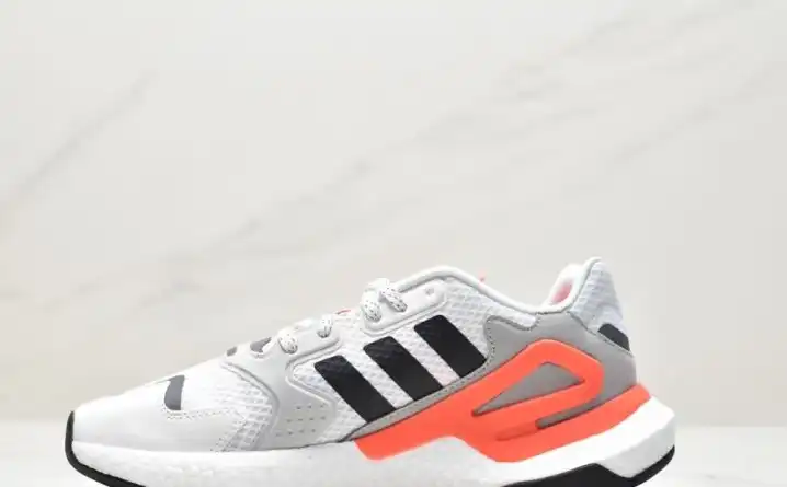 hype Adidas Sneakers