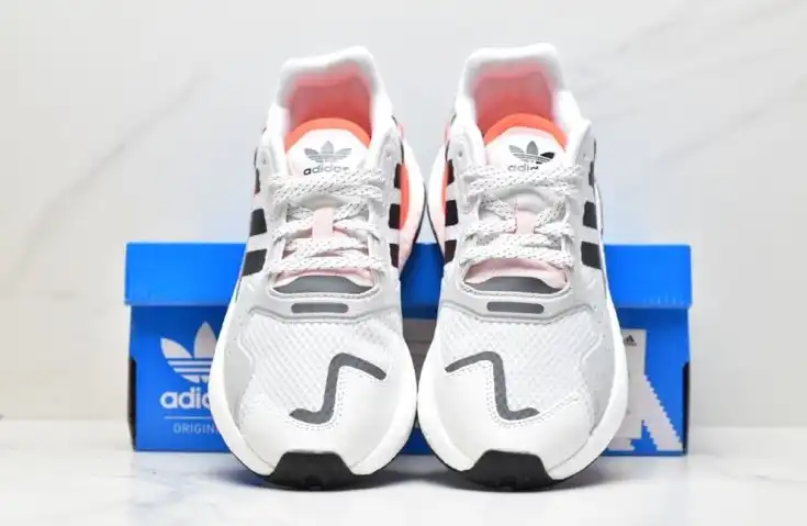 hype Adidas Sneakers