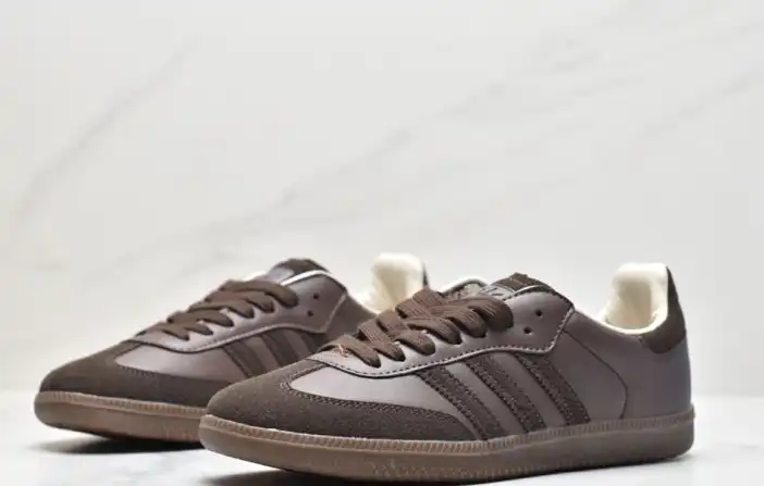 hype Adidas Sneakers