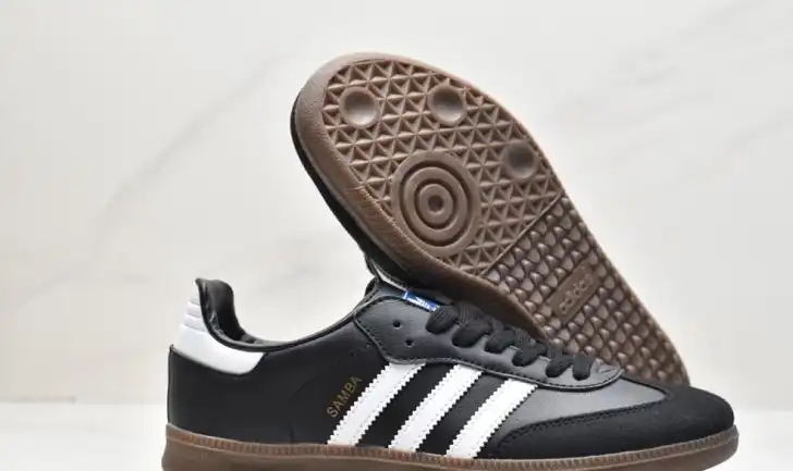 hype Adidas Sneakers