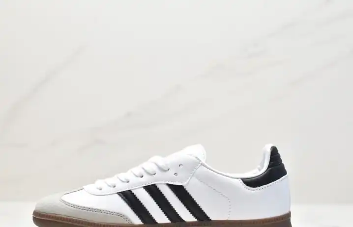 hype Adidas Sneakers