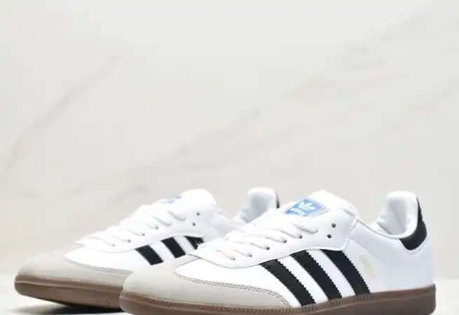 hype Adidas Sneakers