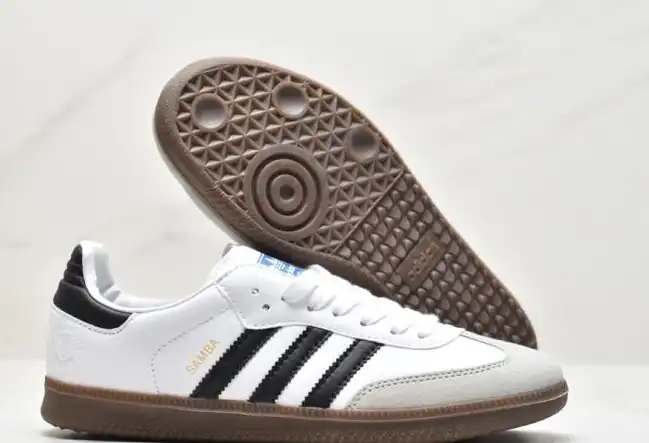 hype Adidas Sneakers