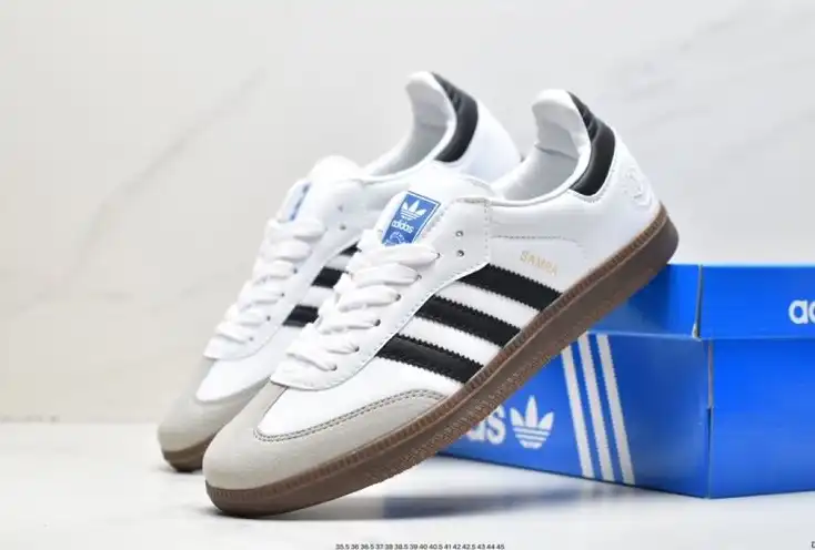 hype Adidas Sneakers