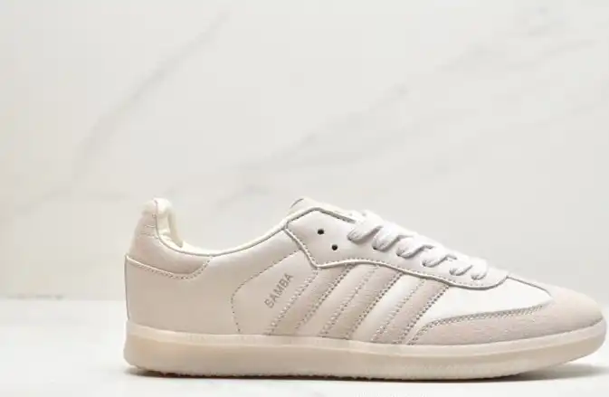 hype Adidas Sneakers