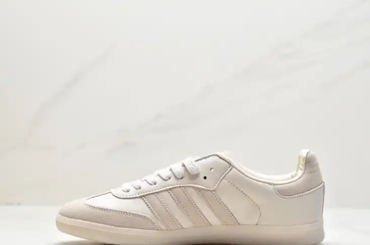 hype Adidas Sneakers