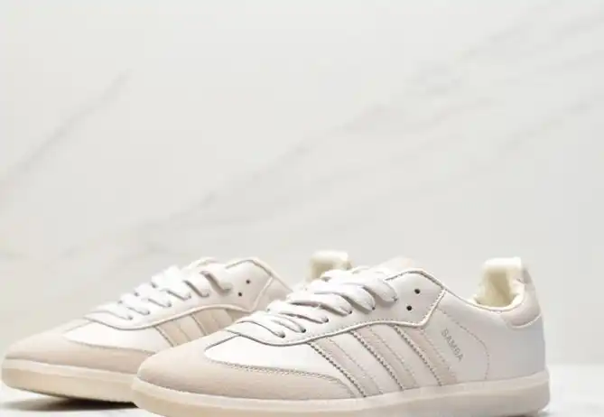 hype Adidas Sneakers