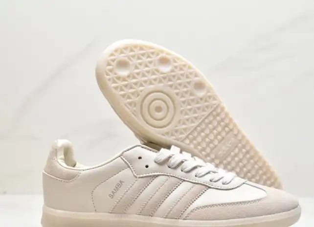 hype Adidas Sneakers