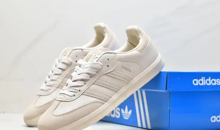 hype Adidas Sneakers