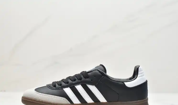 hype Adidas Sneakers